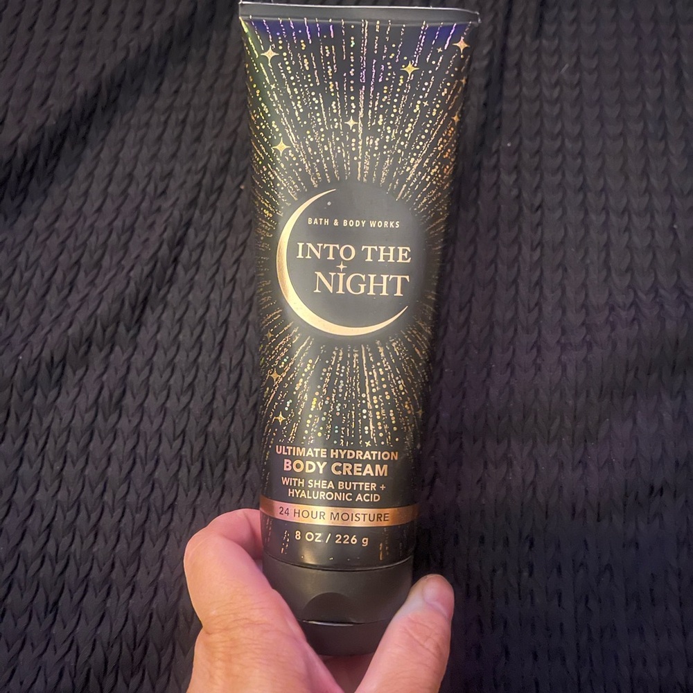 Bath & Body Works Into The Night Body Cream - Black and Gold